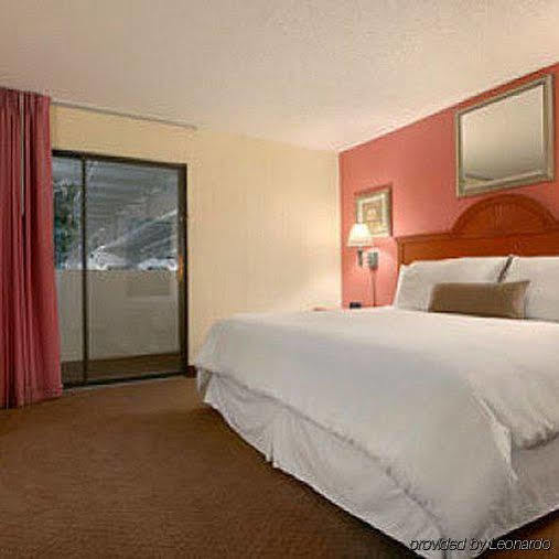 Plaza Hotel And Suites Pine Bluff Δωμάτιο φωτογραφία