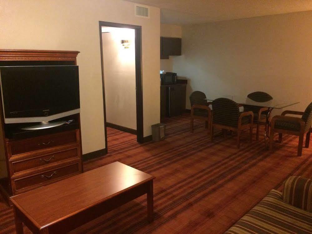 Plaza Hotel And Suites Pine Bluff Εξωτερικό φωτογραφία